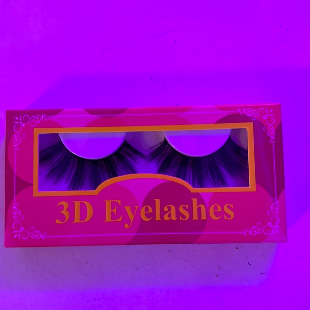 Large false lashes